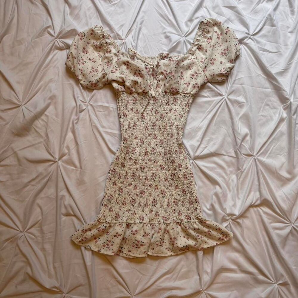 Women's Cream and White Puff Sleeve Dress (No Tag)